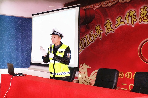 遵守交規(guī) 平安你我——湖北昌利公司開展“道路交通安全知識”培訓(xùn) 遵守交規(guī) 平安你我——湖北昌利公司開展“道路交通安全知識”培訓(xùn)