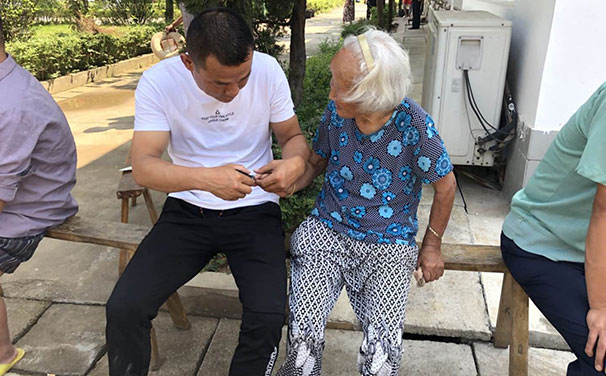 愛(ài)滿福利院，湖北昌利員工端午節(jié)前送溫暖