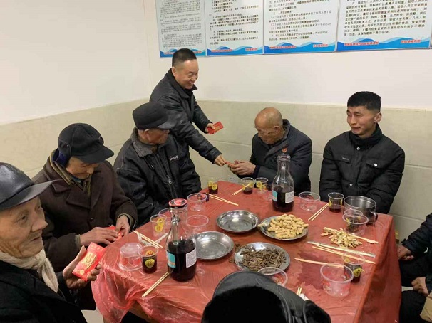 2019讓愛依舊，湖北昌利領(lǐng)導(dǎo)前往福利院慰問